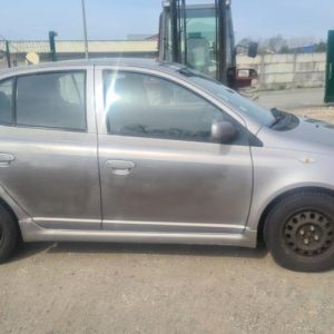 TOYOTA YARIS 1