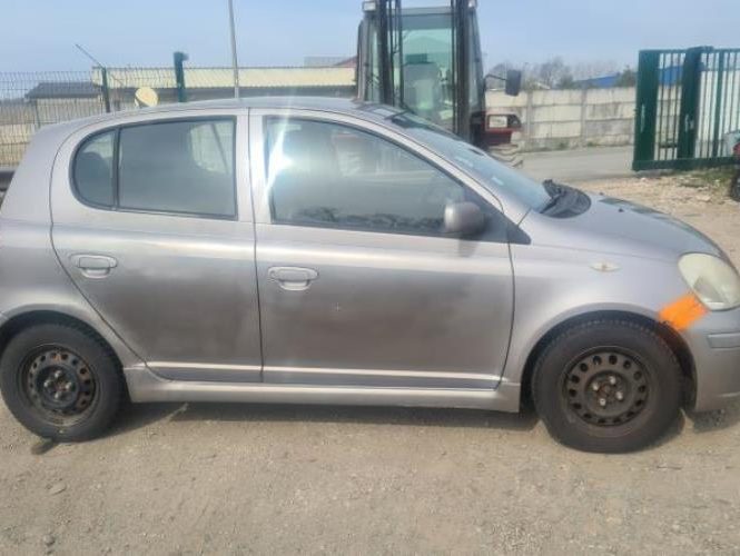 TOYOTA YARIS 1