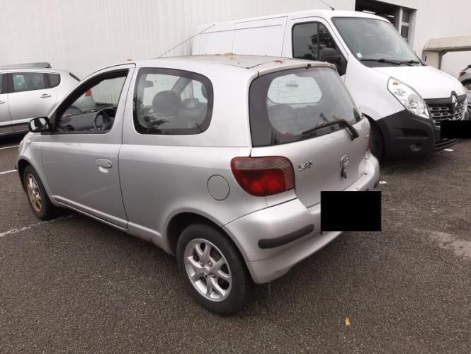 TOYOTA YARIS 1