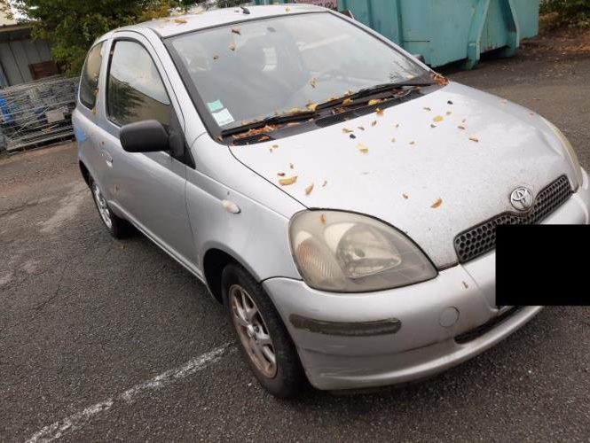 TOYOTA YARIS 1