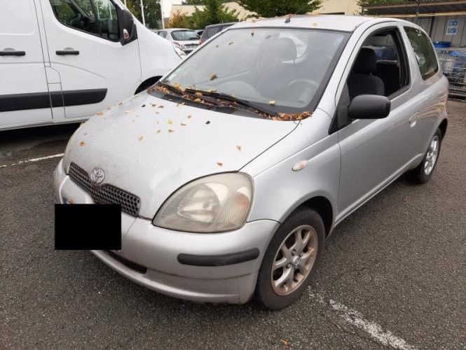 TOYOTA YARIS 1