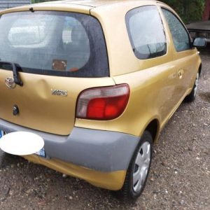 TOYOTA YARIS 1