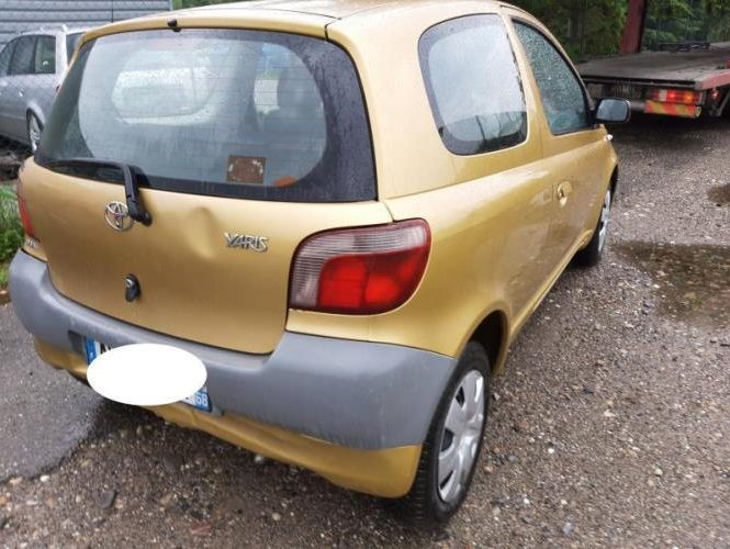 TOYOTA YARIS 1