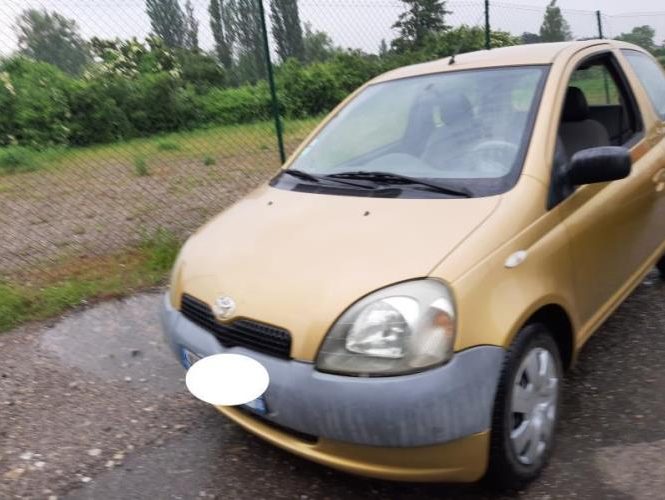 TOYOTA YARIS 1