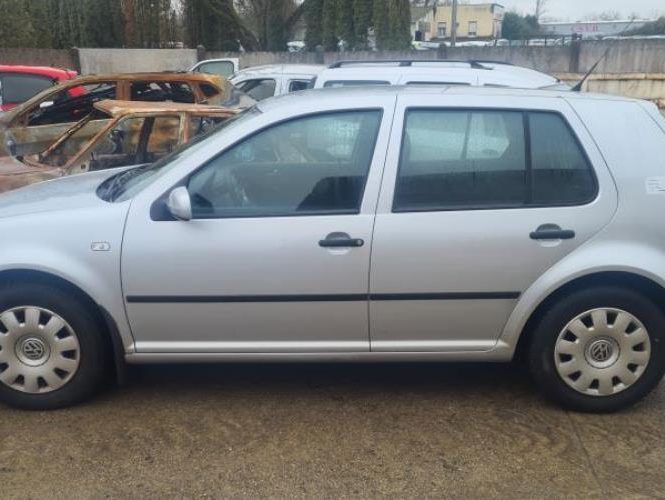 VOLKSWAGEN GOLF 4
