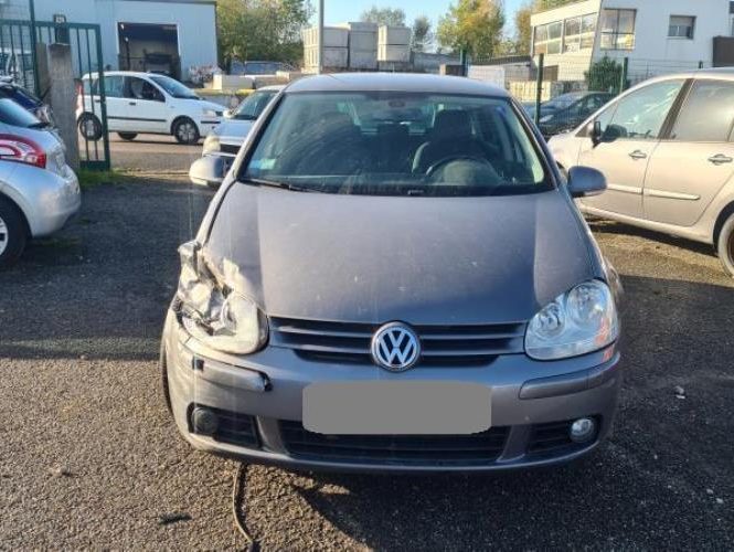 VOLKSWAGEN GOLF 5