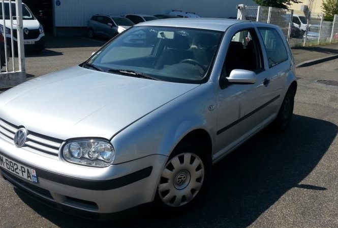 VOLKSWAGEN GOLF 4