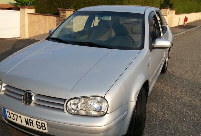 VOLKSWAGEN GOLF 4