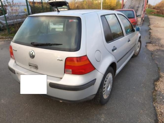 VOLKSWAGEN GOLF 4