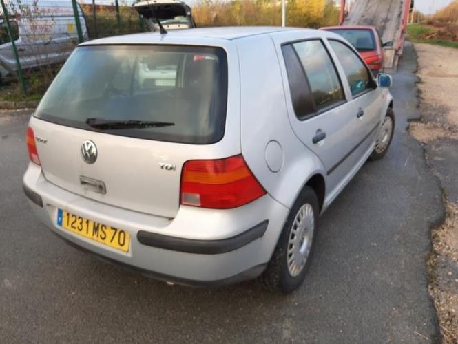 VOLKSWAGEN GOLF 4