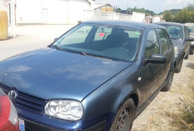 VOLKSWAGEN GOLF 4