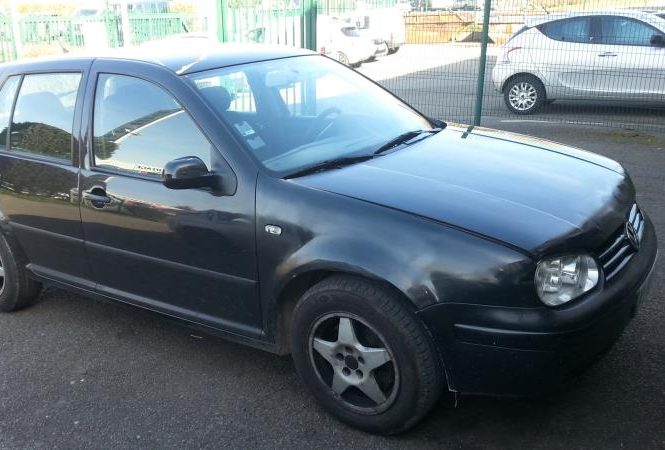 VOLKSWAGEN GOLF 4