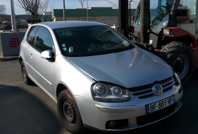 VOLKSWAGEN GOLF 5