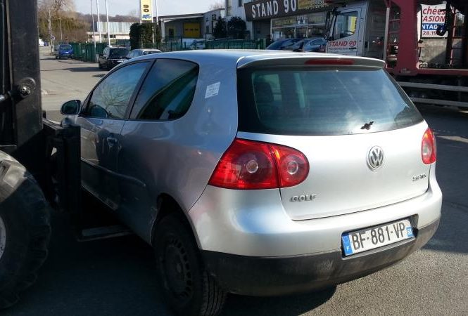 VOLKSWAGEN GOLF 5