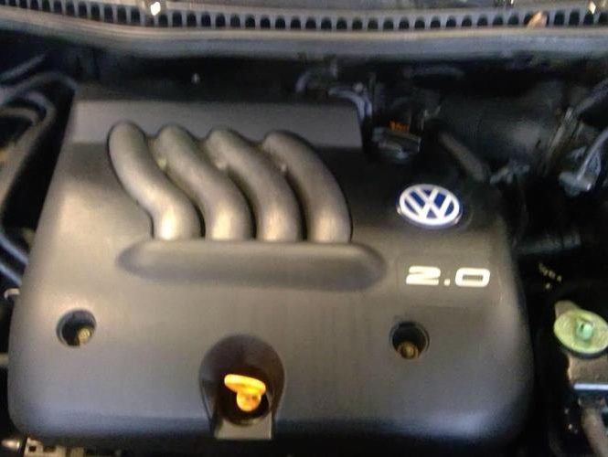 VOLKSWAGEN NEW BEETLE 1