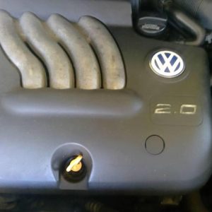 VOLKSWAGEN NEW BEETLE 1