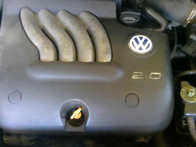 VOLKSWAGEN NEW BEETLE 1