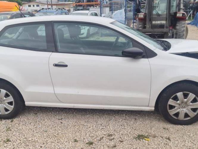 VOLKSWAGEN POLO 5