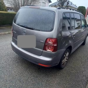 VOLKSWAGEN TOURAN 1