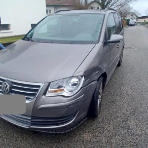 VOLKSWAGEN TOURAN 1