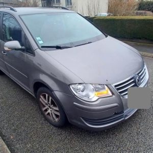 VOLKSWAGEN TOURAN 1