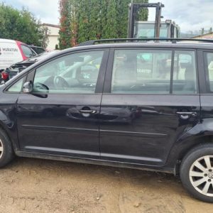 VOLKSWAGEN TOURAN 1