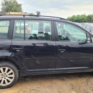 VOLKSWAGEN TOURAN 1