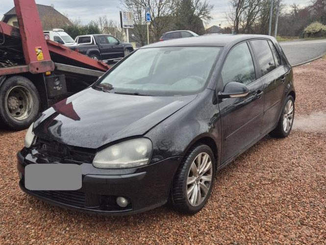 VOLKSWAGEN GOLF 5