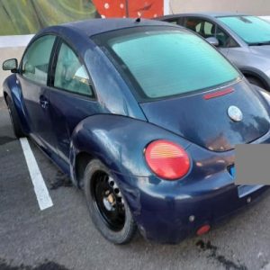VOLKSWAGEN NEW BEETLE 1