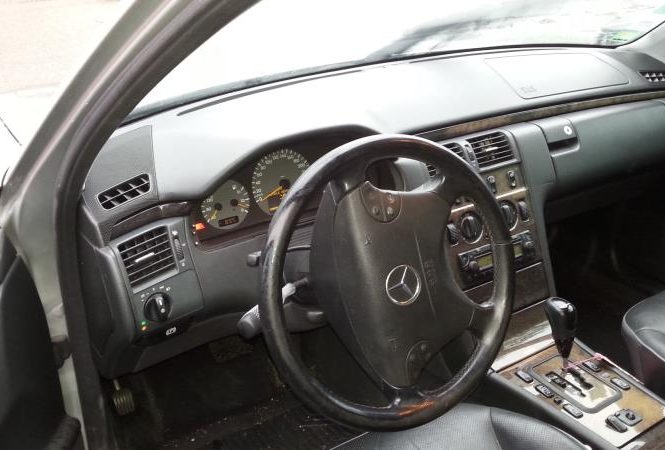 MERCEDES CLASSE E 210 PHASE 2