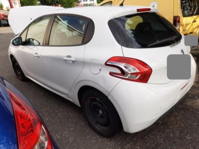 PEUGEOT 208 1