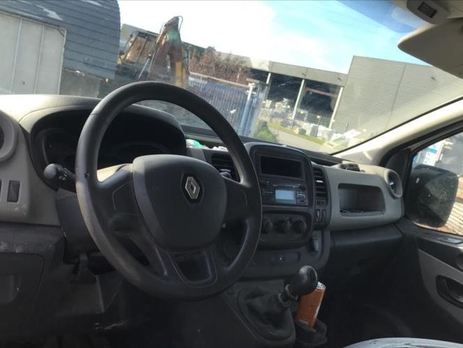 RENAULT TRAFIC 3 COURT PHASE 1