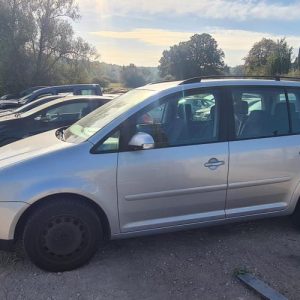 VOLKSWAGEN TOURAN 1