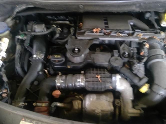 PEUGEOT 208 1