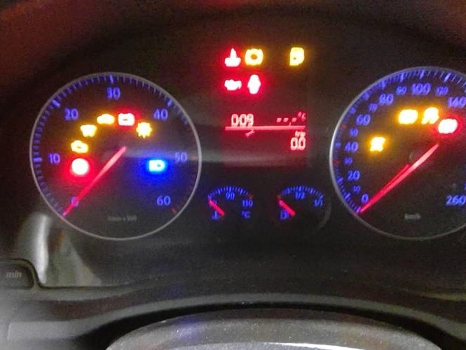 VOLKSWAGEN GOLF 5