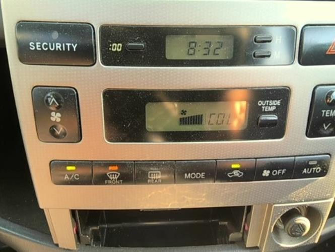 TOYOTA COROLLA VERSO 1