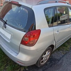 TOYOTA COROLLA VERSO 1