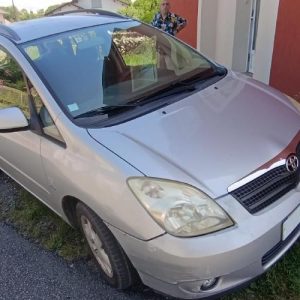 TOYOTA COROLLA VERSO 1