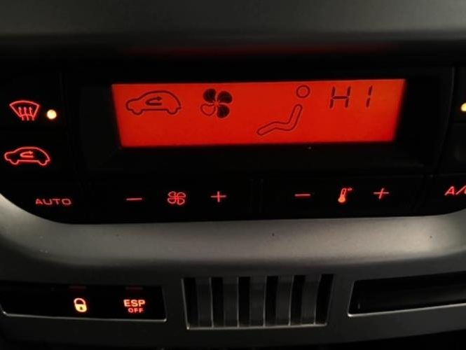 PEUGEOT 1007