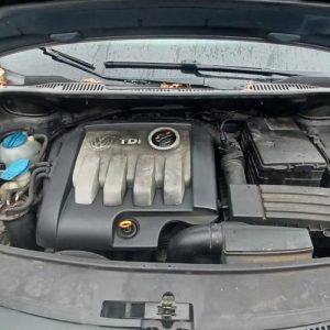 VOLKSWAGEN TOURAN 1