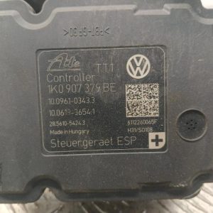 VOLKSWAGEN TOURAN 2