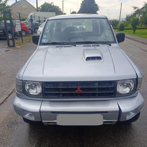 MITSUBISHI PAJERO 2