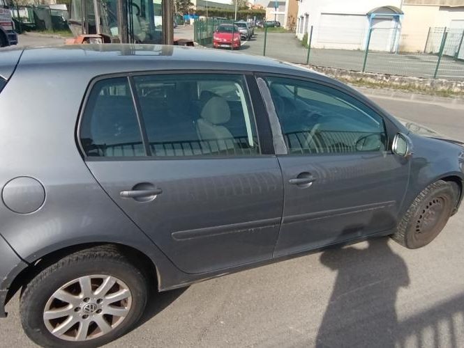 VOLKSWAGEN GOLF 5