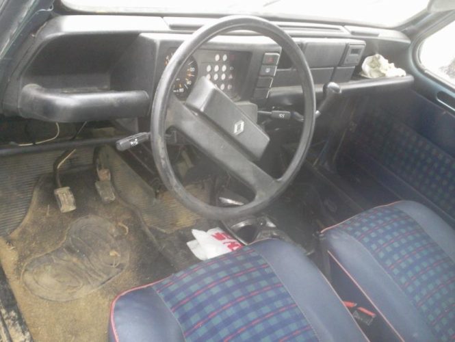 RENAULT R4