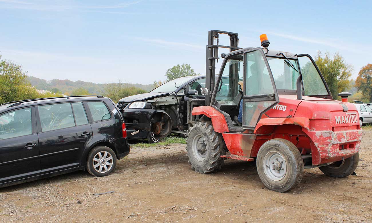 Machine qui empalle une voiture